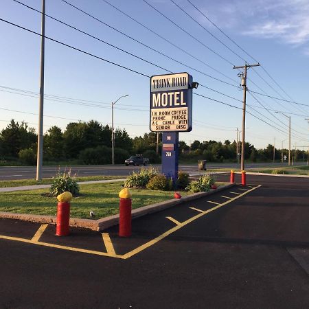 Trunk Road Motel Су Сент Мари Екстериор снимка