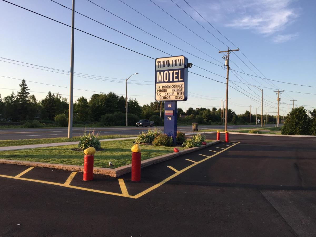 Trunk Road Motel Су Сент Мари Екстериор снимка