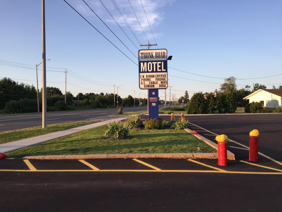 Trunk Road Motel Су Сент Мари Екстериор снимка