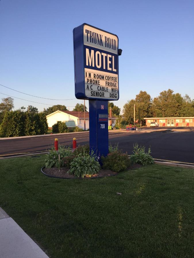 Trunk Road Motel Су Сент Мари Екстериор снимка