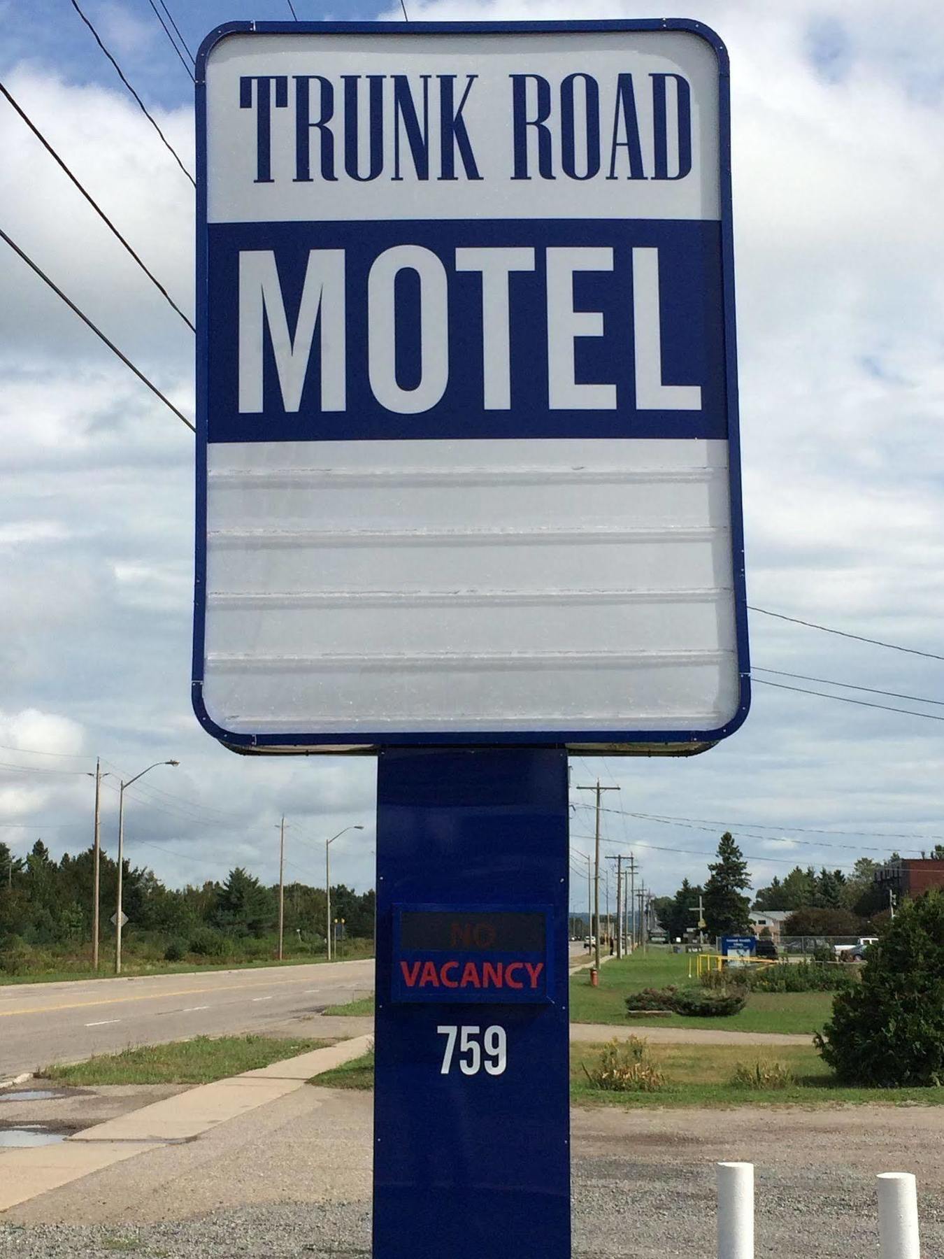 Trunk Road Motel Су Сент Мари Екстериор снимка